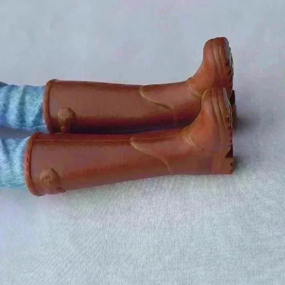 Barbie doll with boots - Picture 16 of 16